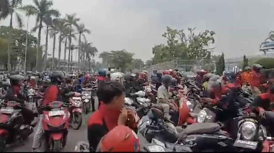 Suasana massa buruh bergerak aksi mogok nasional Kamis (30/11/2023). (Dok. KSPI)