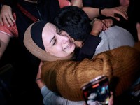 Potret Tahanan Palestina Dibebaskan Israel Bertemu Keluarga