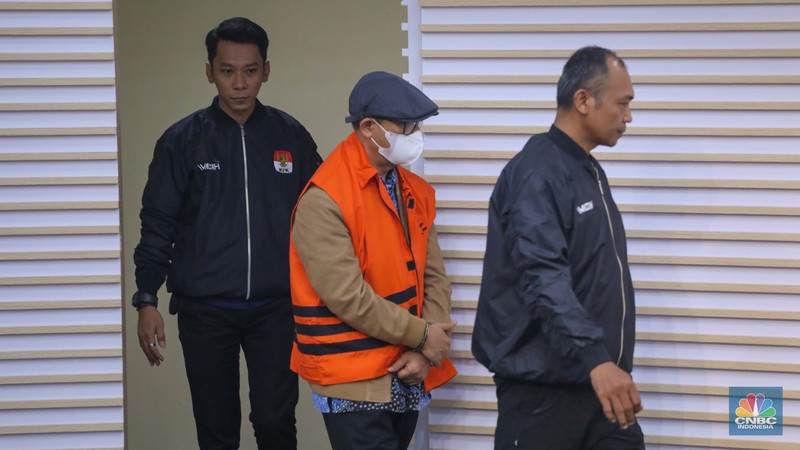 Tersangka Hakim Agung Nonaktif Gazalba Saleh dihadirkan saat konferensi pers kasus gratifikasi dan Tindak Pidana Pencucian Uang (TPPU) di gedung Merah Putih KPK, Jakarta, Kamis (30/11/2023). Tersangka Hakim Agung Nonaktif Gazalba Saleh dihadirkan saat konferensi pers kasus gratifikasi dan Tindak Pidana Pencucian Uang (TPPU) di gedung Merah Putih KPK, Jakarta, Kamis (30/11/2023). (CNBC Indonesia/Faisal Rahman)