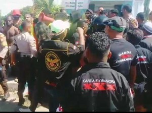 Demo Mahasiswa Papua di Kupang Ricuh, Dipukul Ormas-Ditangkap Polisi