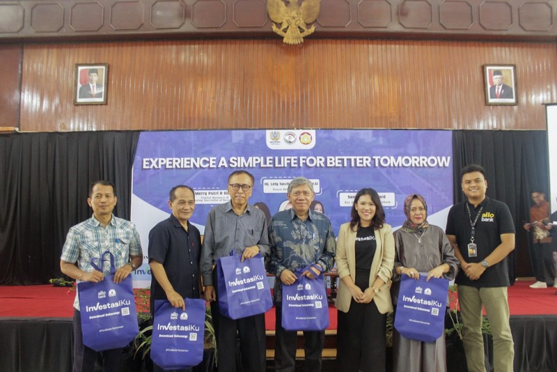 Allo Bank dan InvestasiKu bersama Himpunan Mahasiswa Manajemen dan Himpunan Mahasiswa Akuntansi Universitas Koperasi Indonesia (IKOPIN University) mengadakan literasi keuangan di lingkungan Kampus IKOPIN Indonesia. Berlangsung pada hari Selasa, 28 November 2023, acara ini dihadiri lebih dari 150 mahasiswa yang berasal dari Jurusan Akuntansi dan Manajemen. (Dok: InvestasiKu) Allo Bank dan InvestasiKu bersama Himpunan Mahasiswa Manajemen dan Himpunan Mahasiswa Akuntansi Universitas Koperasi Indonesia (IKOPIN University) mengadakan literasi keuangan di lingkungan Kampus IKOPIN Indonesia. Berlangsung pada hari Selasa, 28 November 2023, acara ini dihadiri lebih dari 150 mahasiswa yang berasal dari Jurusan Akuntansi dan Manajemen. (Dok: InvestasiKu)