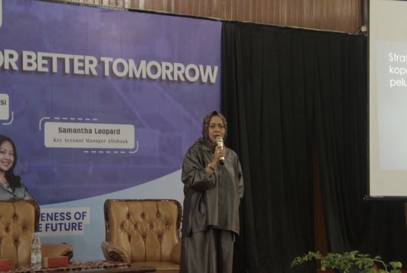 Allo Bank dan InvestasiKu bersama Himpunan Mahasiswa Manajemen dan Himpunan Mahasiswa Akuntansi Universitas Koperasi Indonesia (IKOPIN University) mengadakan literasi keuangan di lingkungan Kampus IKOPIN Indonesia. Berlangsung pada hari Selasa, 28 November 2023, acara ini dihadiri lebih dari 150 mahasiswa yang berasal dari Jurusan Akuntansi dan Manajemen. (Dok: InvestasiKu) Allo Bank dan InvestasiKu bersama Himpunan Mahasiswa Manajemen dan Himpunan Mahasiswa Akuntansi Universitas Koperasi Indonesia (IKOPIN University) mengadakan literasi keuangan di lingkungan Kampus IKOPIN Indonesia. Berlangsung pada hari Selasa, 28 November 2023, acara ini dihadiri lebih dari 150 mahasiswa yang berasal dari Jurusan Akuntansi dan Manajemen. (Dok: InvestasiKu)