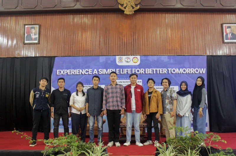 Allo Bank dan InvestasiKu bersama Himpunan Mahasiswa Manajemen dan Himpunan Mahasiswa Akuntansi Universitas Koperasi Indonesia (IKOPIN University) mengadakan literasi keuangan di lingkungan Kampus IKOPIN Indonesia. Berlangsung pada hari Selasa, 28 November 2023, acara ini dihadiri lebih dari 150 mahasiswa yang berasal dari Jurusan Akuntansi dan Manajemen. (Dok: InvestasiKu) Allo Bank dan InvestasiKu bersama Himpunan Mahasiswa Manajemen dan Himpunan Mahasiswa Akuntansi Universitas Koperasi Indonesia (IKOPIN University) mengadakan literasi keuangan di lingkungan Kampus IKOPIN Indonesia. Berlangsung pada hari Selasa, 28 November 2023, acara ini dihadiri lebih dari 150 mahasiswa yang berasal dari Jurusan Akuntansi dan Manajemen. (Dok: InvestasiKu)