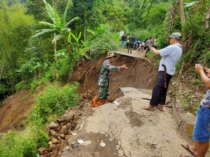 Hujan Datang, Longsor-Banjir Menerjang Bandung Barat