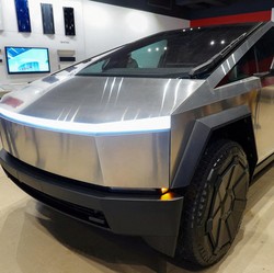 Kontroversi Baterai Tesla Berlanjut, Giliran Bahlil Serang Tom Lembong