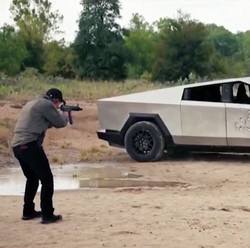 Baterai Mobil Tesla Sudah Gak Pakai Nikel? Ini Fakta Terbarunya