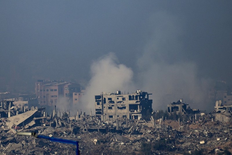 Tentara Israel beroperasi di Jalur Gaza, setelah gencatan senjata sementara antara Israel dan kelompok Islam Palestina Hamas berakhir, dalam gambar selebaran yang dirilis pada 1 Desember 2023. Tentara Israel beroperasi di Jalur Gaza, setelah gencatan senjata sementara antara Israel dan kelompok Islam Palestina Hamas berakhir, dalam gambar selebaran yang dirilis pada 1 Desember 2023. (Israel Defense Forces/Handout via REUTERS)