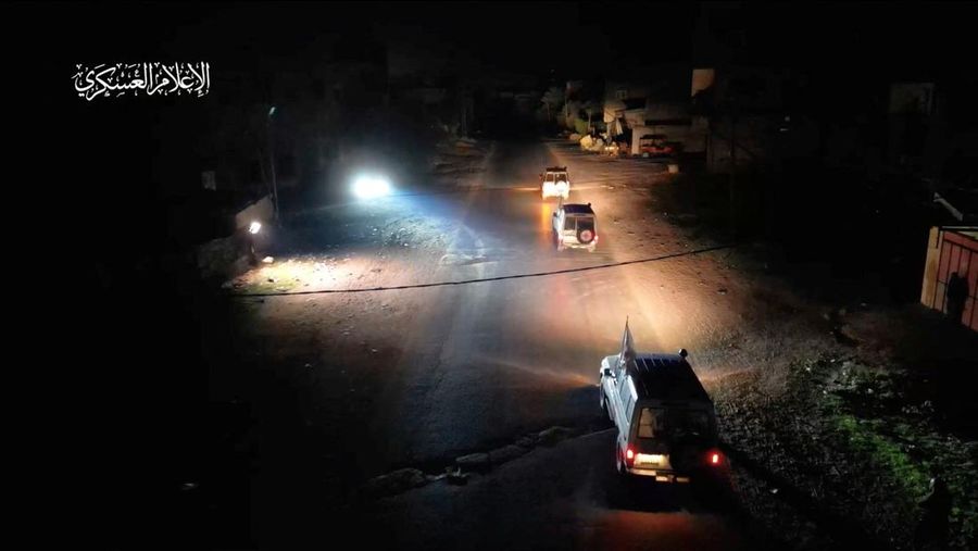 Hamas kembali membebaskan sandera Israel di menit terakhir gencatan senjata Gaza. (via REUTERS/AL-QASSAM BRIGADES, MILITARY WIN)