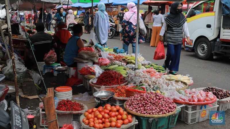 Harga cabai masih menjadi komoditas yang mengalami kenaikan pada Jumat (1/12). Harga cabai merah dan cabe rawit telah mengalami kenaikan dari beberapa minggu lalu. Harga cabai masih menjadi komoditas yang mengalami kenaikan pada Jumat (1/12). Harga cabai merah dan cabe rawit telah mengalami kenaikan dari beberapa minggu lalu. (CNBC Indonesia/Muhammad Sabki)
