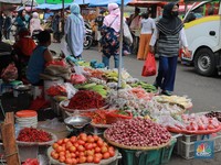 Warga Miskin Makan Tabungan, 60% Duit Habis Buat Beras-Sabun