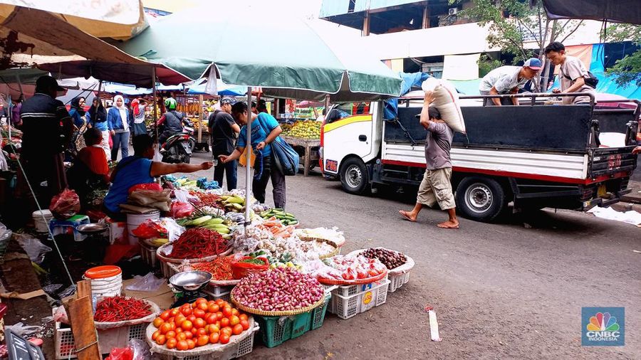 Harga cabai masih menjadi komoditas yang mengalami kenaikan pada Jumat (1/12). Harga cabai merah dan cabe rawit telah mengalami kenaikan dari beberapa minggu lalu. (²©²ÊÍøÕ¾/Muhammad Sabki)