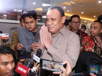 Diperiksa Hampir 10 Jam, Firli Bahuri Belum Ditahan