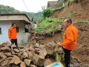 Jabar Hari Ini - Pilu Nenek dan Cucu, Tewas Tertimbun Longsor
