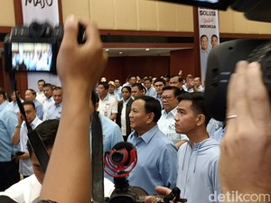 Prabowo-Gibran Hadiri Rakornas TKN, Disambut Riuh Hadirin