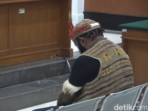 Eks Bupati Mamberamo Tengah Ricky Ham Pagawak Divonis 13 Tahun Penjara