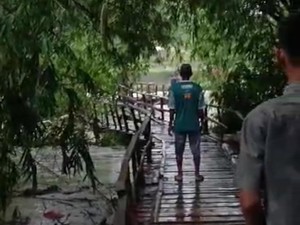 Jembatan di Bojonegoro Putus Diterjang Banjir Bandang