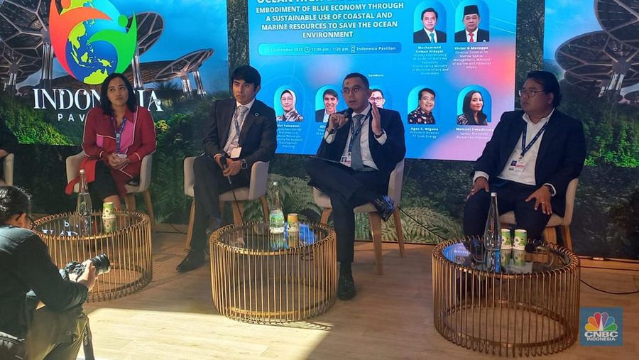CEO PIS Yoki Firnandi dalam salah satu sesi talkshow di Paviliun Indonesia COP28, Dubai, Uni Emirat Arab, Sabtu (2/12/2023). (Muhammad Iqbal/CNBC Indonesia)