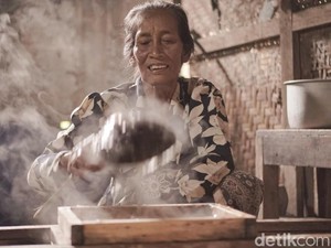 Mbah Ponirah, Sosok di Balik Lestarinya Dawet Sambal Kulon Progo