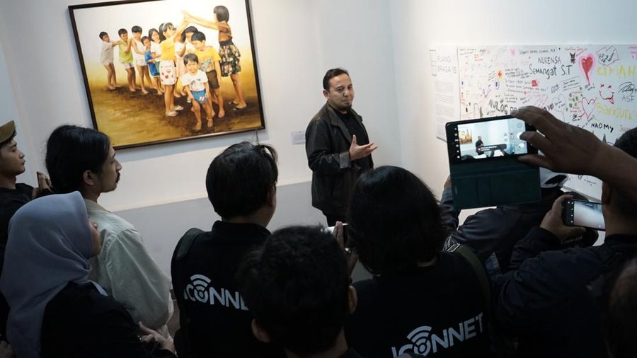 Direktur PLN Icon Plus, Ari Rahmat menjelaskan kepada media tentang transformasi bangunan kuno khas Belanda menjadi wisata heritage iconic kota Bandung