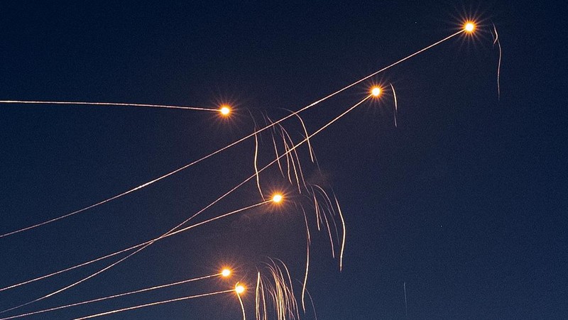 Israel's Iron Dome anti-missile system intercepts rockets launched from the Gaza Strip, after a temporary truce between Israel and the Palestinian Islamist group Hamas expired, as seen from Ashkelon, Israel, December 1, 2023. REUTERS/Amir Cohen      TPX IMAGES OF THE DAY