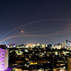 Jelang Gencatan Senjata, Hamas Hujani 'Jantung' Israel dengan Roket