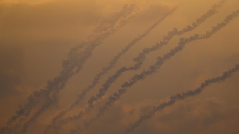 Israel's Iron Dome anti-missile system intercepts rockets launched from the Gaza Strip, after a temporary truce between Israel and the Palestinian Islamist group Hamas expired, as seen from Ashkelon, Israel, December 1, 2023. REUTERS/Amir Cohen      TPX IMAGES OF THE DAY