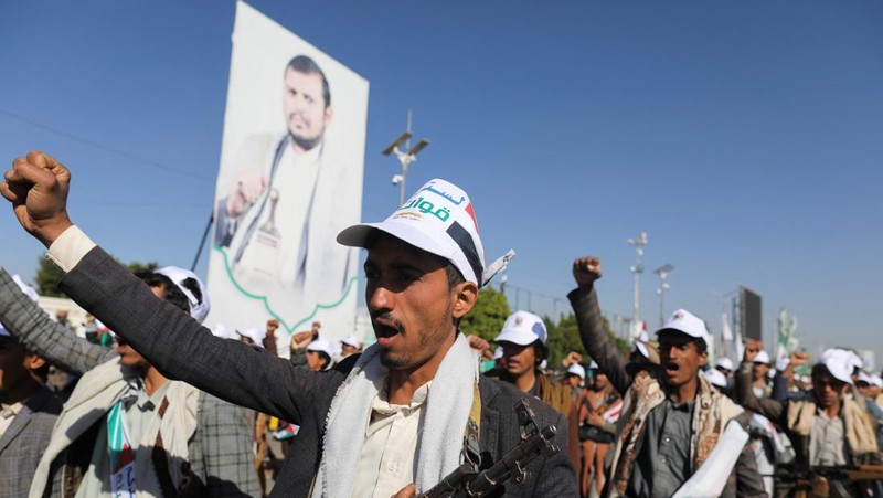Newly recruited fighters who joined a Houthi military force intended to be sent to fight in support of the Palestinians in the Gaza Strip, march during a parade in Sanaa, Yemen December 2, 2023. REUTERS/Khaled Abdullah