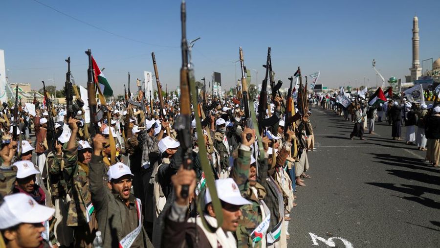Newly recruited fighters who joined a Houthi military force intended to be sent to fight in support of the Palestinians in the Gaza Strip, march during a parade in Sanaa, Yemen December 2, 2023. REUTERS/Khaled Abdullah