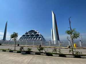Masjid Al Jabbar Paling Diburu Wisatawan Selama Libur Lebaran 2026