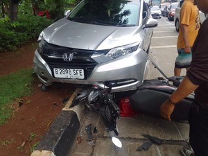 Kronologi Kecelakaan Mobil Vs 6 Motor di Lenteng Agung hingga Lukai 3 Orang