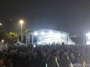 Kyai Nasir Zein Jadi Imam, Peserta Munajat 212 Subuh Berjamaah di Monas
