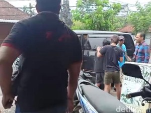 Diduga Rusak Baliho Ganjar-Mahfud, 4 Pria Di Bali Diamankan