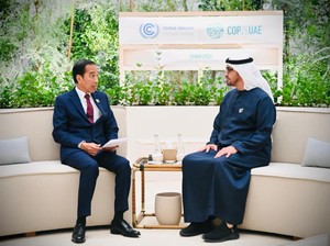 Bertemu di Dubai, Jokowi dan MBZ Bahas Kerja Sama Migas-Ketenagakerjaan