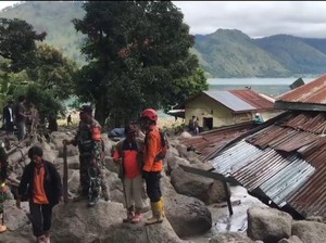 Petugas Kesulitan Cari 12 Korban Banjir Bandang-Longsor di Humbahas