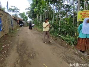 Ramai-ramai Warga Ciamis Pasang Spanduk Tuyul Dilarang Beroperasi
