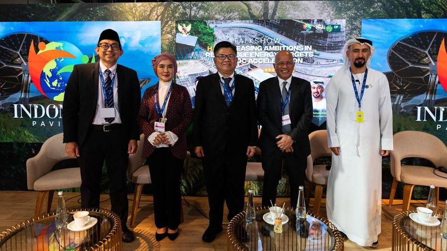 Direktur Utama PT Pertamina (Persero) Nicke Widyawati (kedua dari kiri) menegaskan kembali komitmen Pertamina dalam mendukung Pemerintah Indonesia untuk mencapai Net Zero Emission tahun 2060. Hal ini disampaikan dalam Konferensi Tingkat Tinggi Perubahan Iklim PBB 2023 atau Conference of the Parties (COP-28) yang berlangsung di Uni Emirat Arab (UEA).