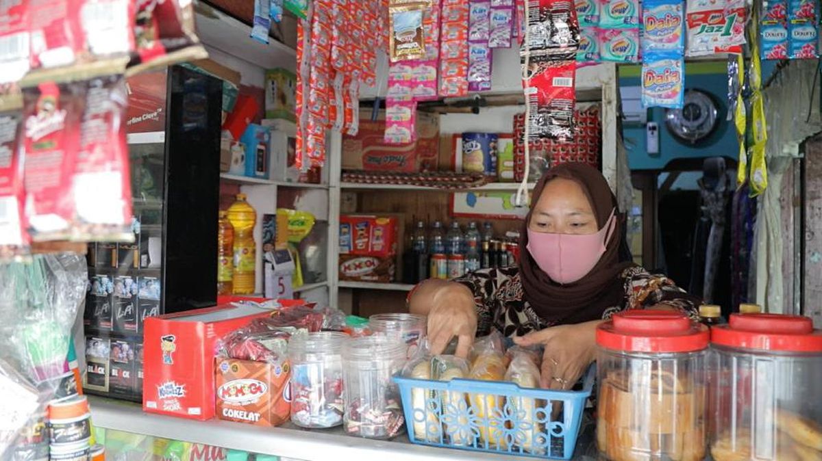Viral Aksi Pria Terekam CCTV Curi Kardus Isi Jajanan di Warung Jaksel — NadiKabar.com