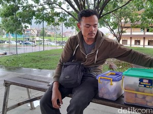 Didikan Ortu Buat Januari Punya Mental Baja Jualan Risol di Kampus