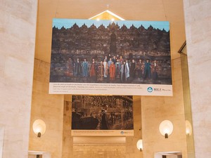 Edward Hutabarat Boyong Foto Borobudur hingga Wastra Selimut Nusantara ke Paris