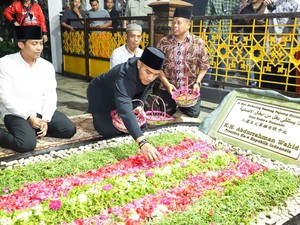 Kaesang Ziarah ke Makam Gus Dur dalam Blusukannya di Jawa Timur
