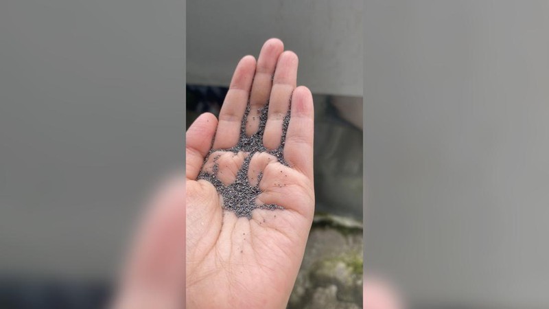 Gunung Marapi yang terletak di wilayah Kabupaten Agam dan Kabupaten Tanah Datar, Sumatera Barat (Sumbar) kembali erupsi siang ini, Minggu (3/12/2023). (Dok. DetikSumut)