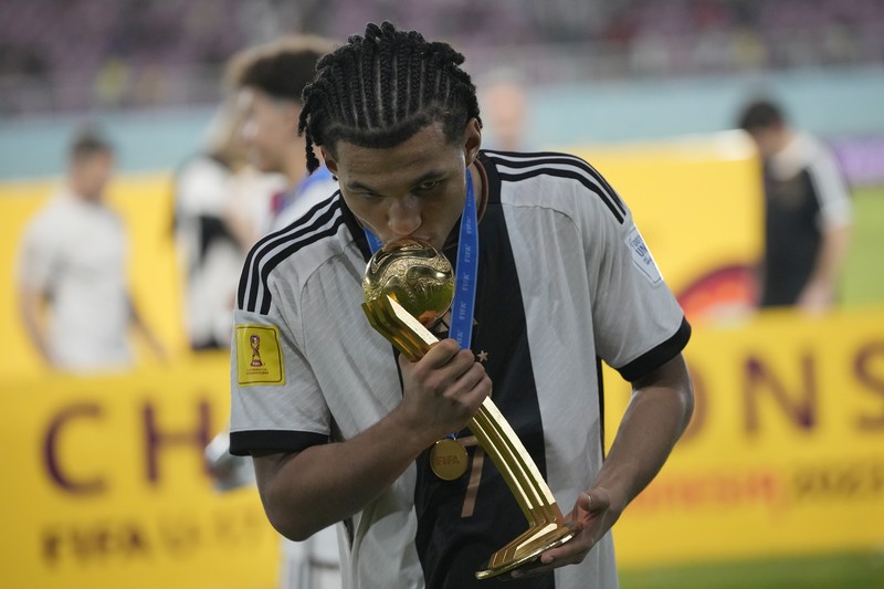 Tim Jerman merayakan di podium usai kemenangannya atas Prancis pada laga final Piala Dunia U-17 di Stadion Manahan Surakarta, Indonesia, Sabtu, 2 Desember 2023. Tim Jerman merayakan di podium usai kemenangannya atas Prancis pada laga final Piala Dunia U-17 di Stadion Manahan Surakarta, Indonesia, Sabtu, 2 Desember 2023. (AP Photo/Achmad Ibrahim)