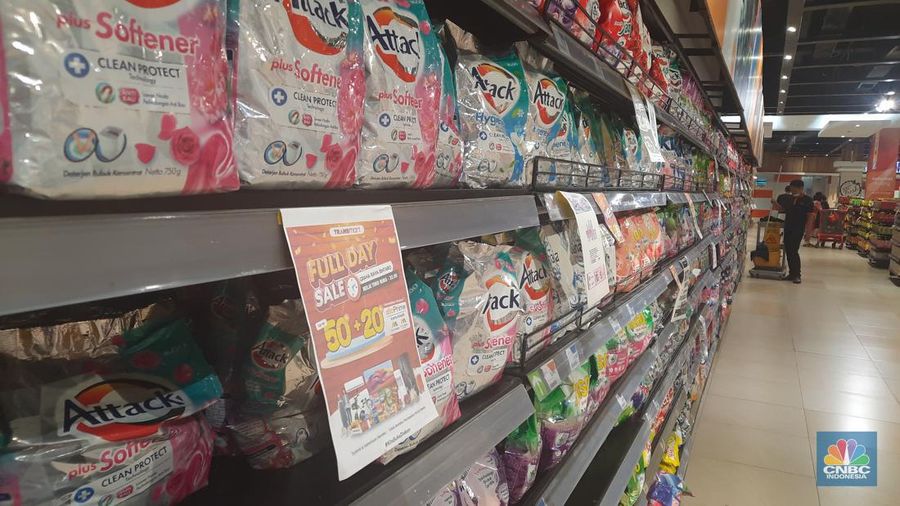 Pengunjung memanfaatkan momen diskon gede-gedean Transmart Fullday Sale hari ini dengan memenuhi kebutuhan rumah mulai dari detergen, tissue, sabun cuci piring, dan kebutuhan kamar mandi.momen diskon gede-gedean Transmart Fullday Sale hari ini dengan memenuhi kebutuhan rumah mulai dari detergen, tissue, sabun cuci piring, dan kebutuhan kamar mandi. Pengunjung memanfaatkan momen diskon gede-gedean Transmart Fullday Sale hari ini dengan memenuhi kebutuhan rumah mulai dari detergen, tissue, sabun cuci piring, dan kebutuhan kamar mandi.momen diskon gede-gedean Transmart Fullday Sale hari ini dengan memenuhi kebutuhan rumah mulai dari detergen, tissue, sabun cuci piring, dan kebutuhan kamar mandi. (²©²ÊÍøÕ¾/Firda Dwi Muliawati)