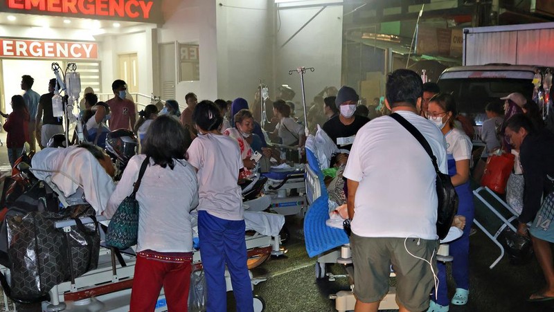 Warga mengungsi pasca gempa, di Hinatuan, Surigao del Sur, Filipina 2 Desember 2023. (Hinatuan LGU/Handout via REUTERS)
