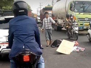 Gagal Nyalip, 2 Pemotor di Gresik Tewas Terlindas Truk saat Pulang Kerja