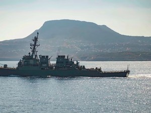 Rudal Balistik Houthi Serang Kapal Dagang Terkait Israel, AS Bertindak
