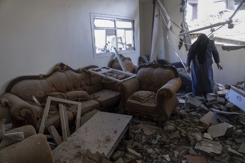 Kepulan asap saat terjadi pertempuran antara Israel dan militan Hamas di Jalur Gaza, Minggu (3/12/2023). (John MACDOUGALL / AFP)