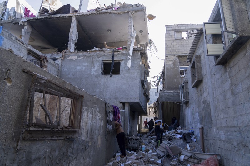 Kepulan asap saat terjadi pertempuran antara Israel dan militan Hamas di Jalur Gaza, Minggu (3/12/2023). (John MACDOUGALL / AFP) Kepulan asap saat terjadi pertempuran antara Israel dan militan Hamas di Jalur Gaza, Minggu (3/12/2023). (John MACDOUGALL / AFP)
