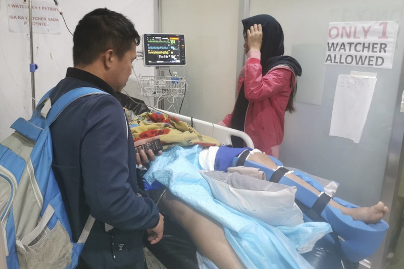 Suasana pasca ledakan bom yang terjadi saat Misa Katolik di gimnasium Universitas Negeri Mindanao di Marawi, Filipina, Minggu (3/12/2023). (Lanao Del Sur Provincial Government/Handout via REUTERS)