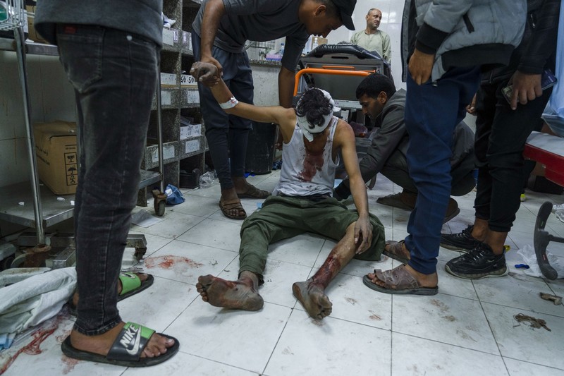 Kepulan asap saat terjadi pertempuran antara Israel dan militan Hamas di Jalur Gaza, Minggu (3/12/2023). (John MACDOUGALL / AFP)